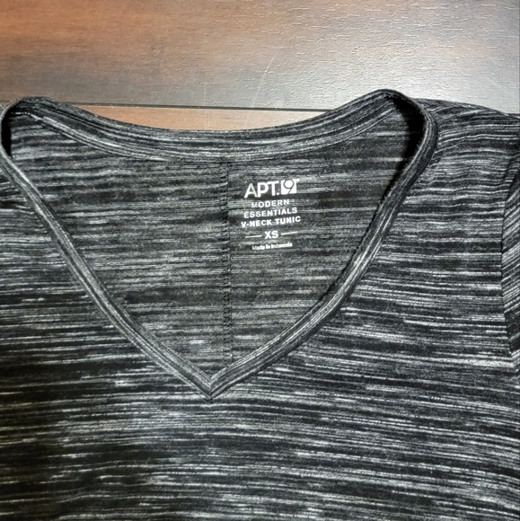 Apt 9 Long Sleeve V-neck Tunic Shirt - Picture 2 of 2